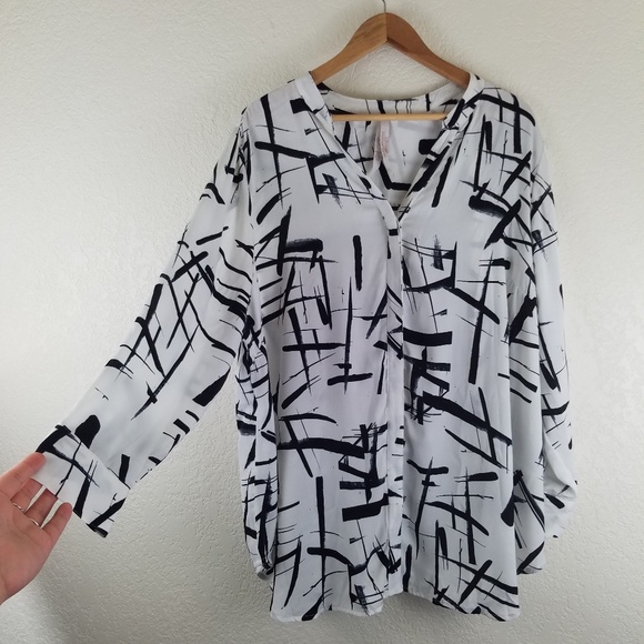 Melissa McCarthy Seven7 Tops - Melissa McCarthy Seven7 Black + White Print Blouse